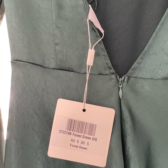 Green satin long sleeved mini dress with open back - Picture 4 of 5